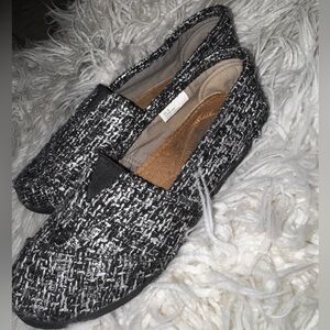 Elegant Tweed Black and White Loafers